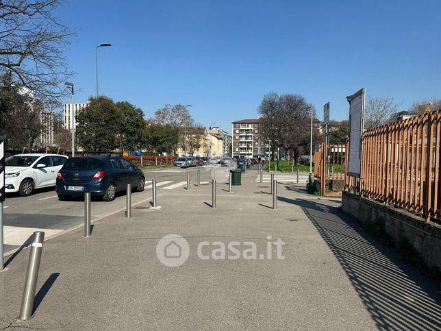 Box/posto auto in residenziale in Via Tommaso Pini 4