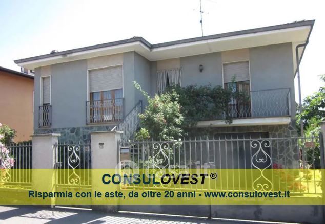 Villa in residenziale in Via Lombardia 25