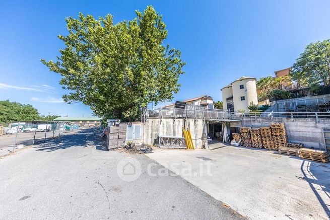 Capannone in commerciale in Via Massa di San Giuliano 270