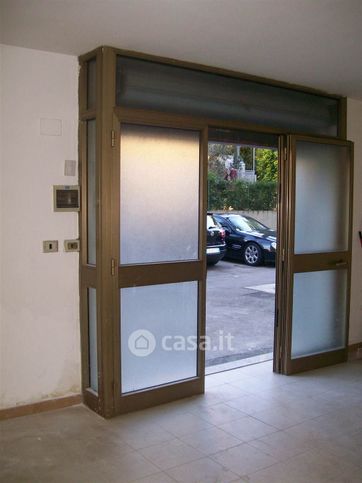 Capannone in commerciale in 