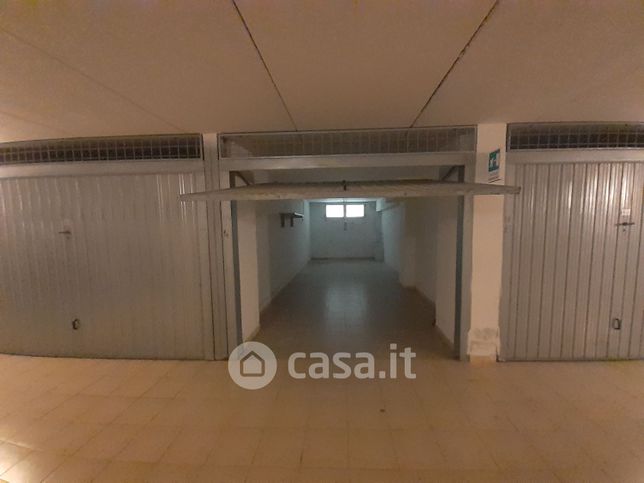 Garage/posto auto in residenziale in Via Pesaro 39