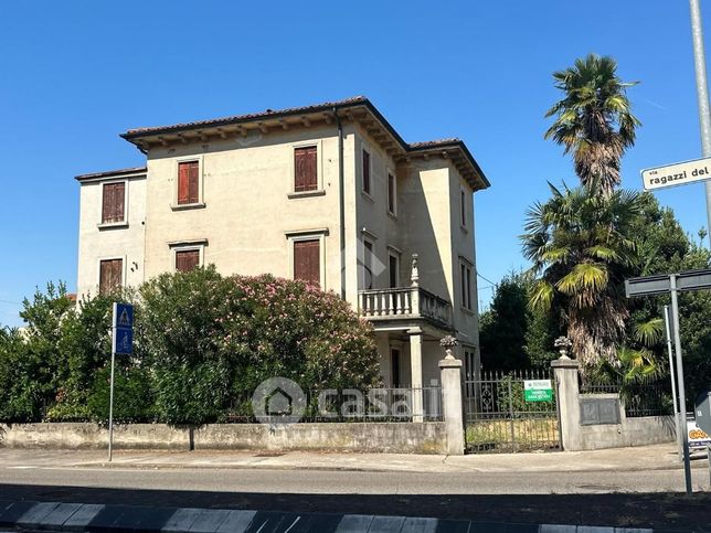 Villa in residenziale in Via Ragazzi del '99 4