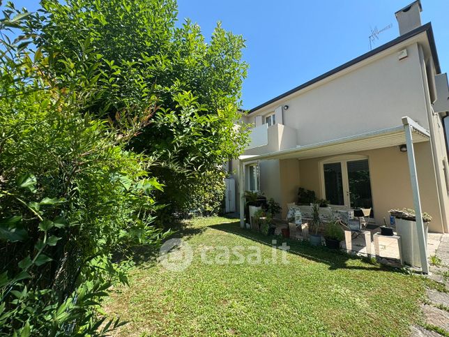 Villetta a schiera in residenziale in Via Piave 21