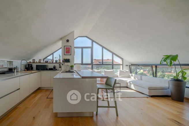 Appartamento in residenziale in Viale Ippolito Nievo 17