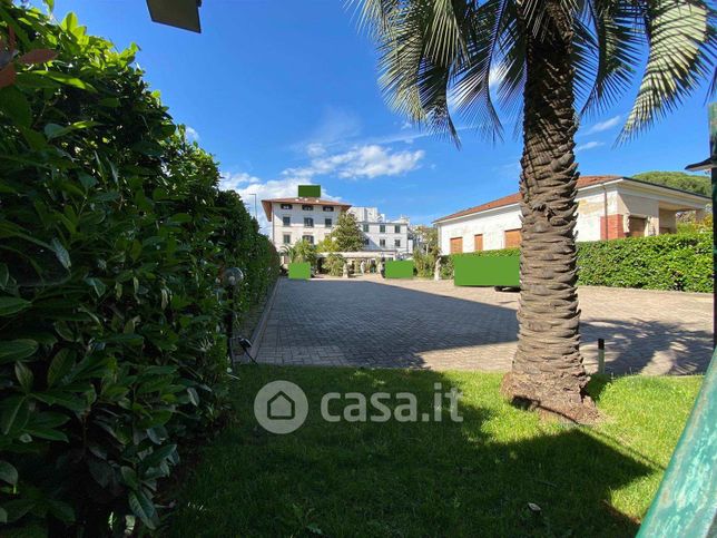 Attivitã /licenza (con o senza mura) in commerciale in Corso Giacomo Matteotti