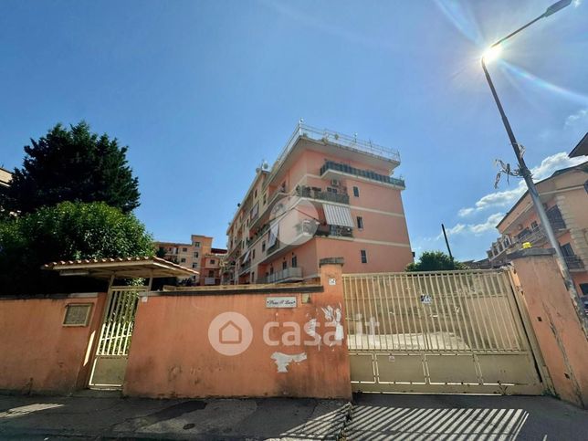 Box/posto auto in residenziale in Via IV Novembre 19
