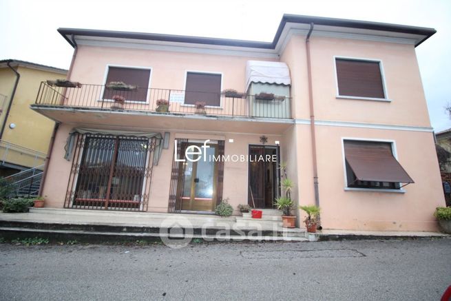 Casa indipendente in residenziale in Via Monte Grappa