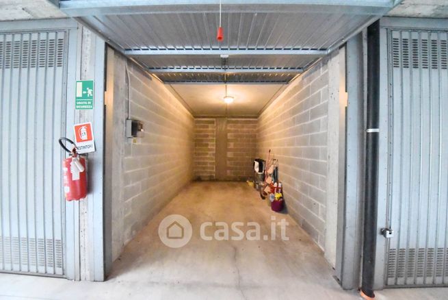 Garage/posto auto in residenziale in Via Carlo Porta 30