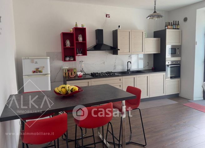 Casa indipendente in residenziale in 
