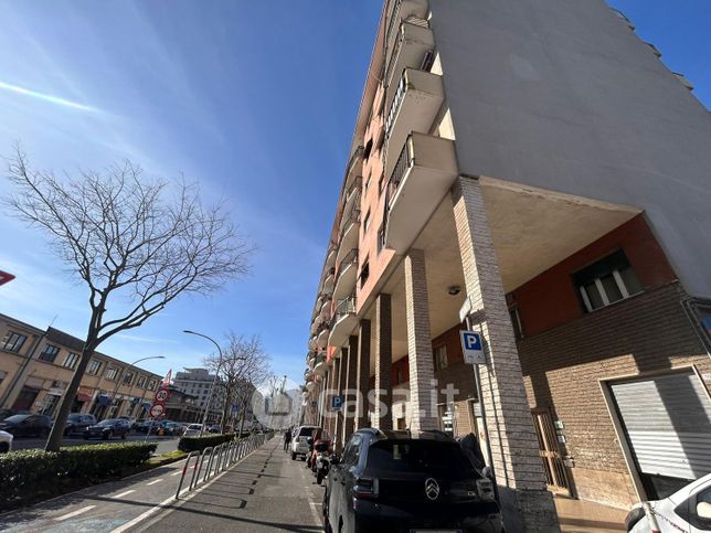 Ufficio in commerciale in Viale Italia