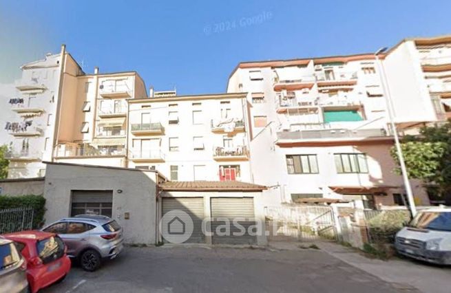 Ufficio in commerciale in Via Modena