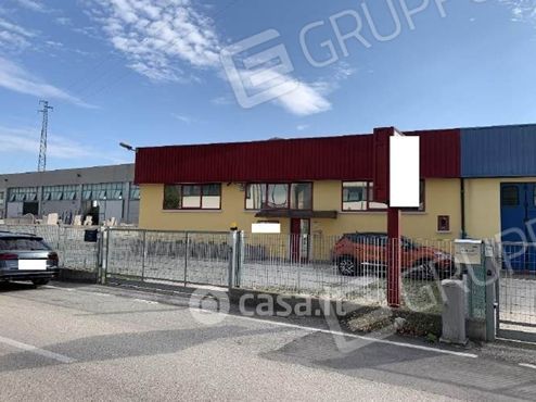Capannone in commerciale in Via delle Industrie 8 /b