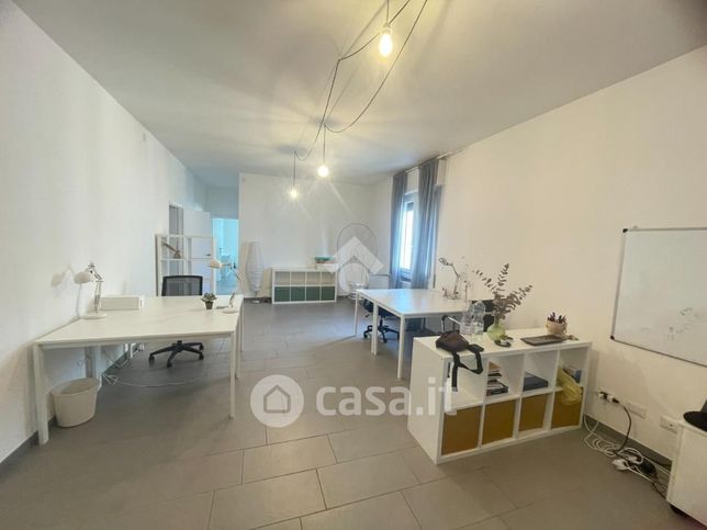 Ufficio in commerciale in Via Cristoforo Colombo 33