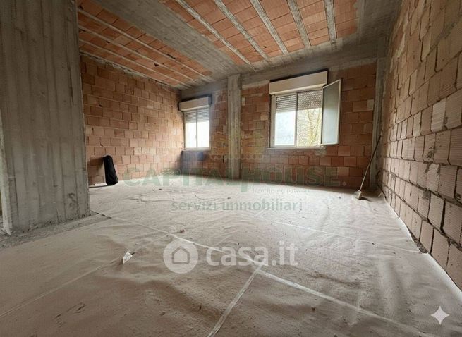 Capannone in commerciale in Via Marino Caracciolo