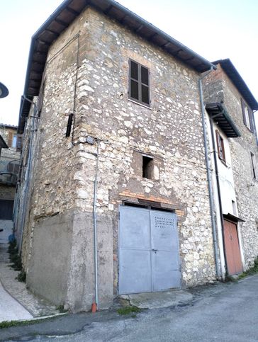 Garage/posto auto in residenziale in Vico dell'orso 5