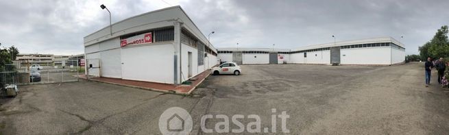 Capannone in commerciale in Via Cagliari