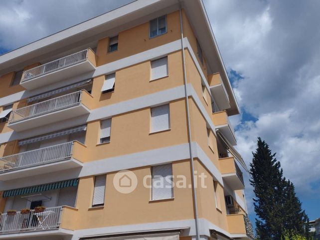 Appartamento in residenziale in Via Ippolito Nievo