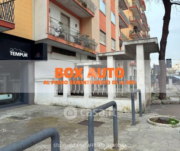 Garage/posto auto in residenziale in Viale G. Leopardi 25