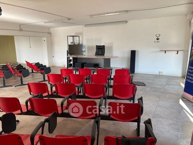 Ufficio in commerciale in 
