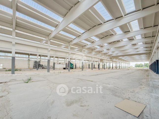 Capannone in commerciale in Via Ponticello 1