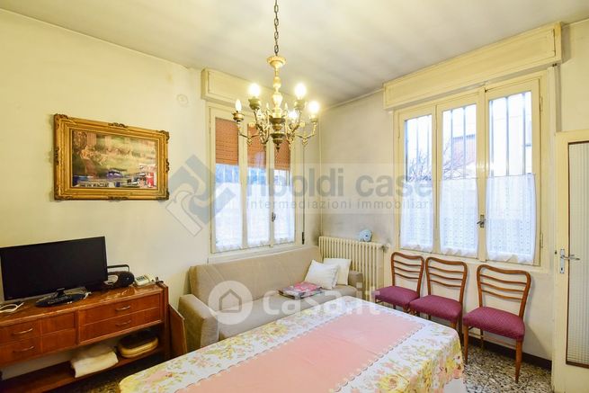 Casa indipendente in residenziale in 