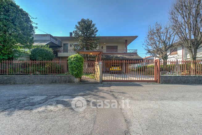 Casa indipendente in residenziale in 