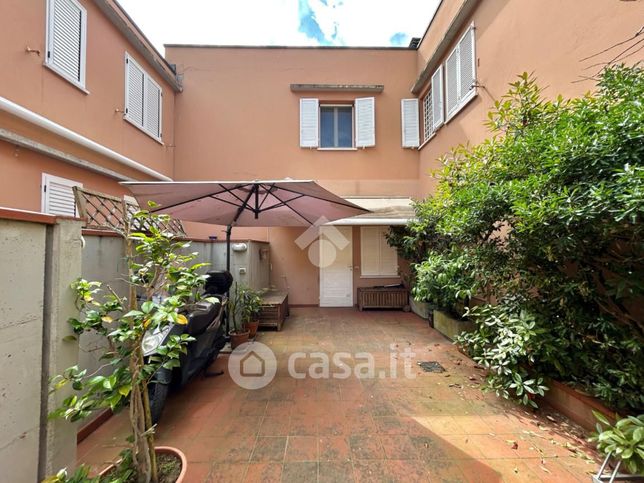 Villetta a schiera in residenziale in Vialetto Enrico Caruso 1