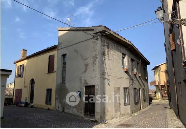 Casa indipendente in residenziale in Via IV Novembre 28