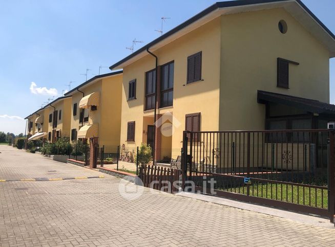 Casa bi/trifamiliare in residenziale in Via Fratelli Rosselli 3