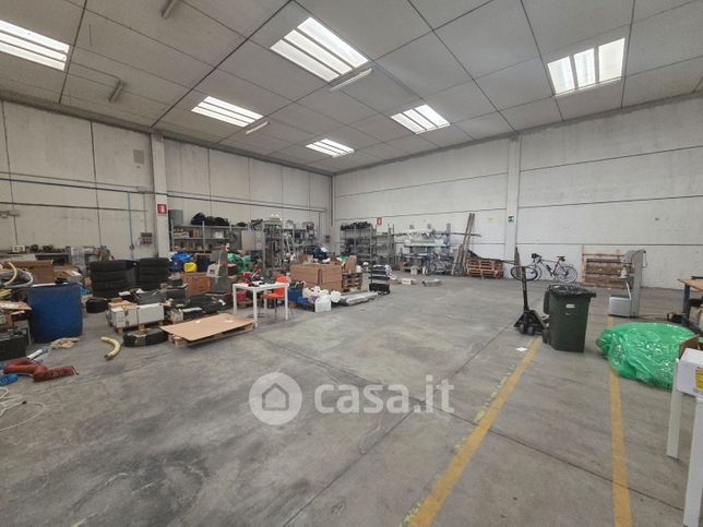 Capannone in commerciale in Via Giovanni Amendola 1