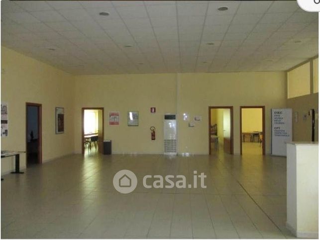 Ufficio in commerciale in 