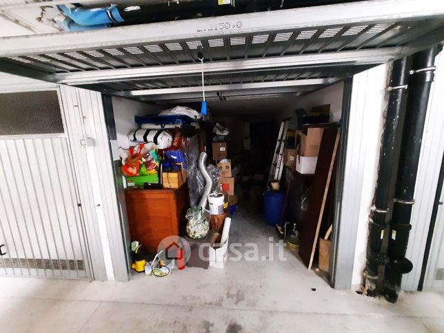 Box/posto auto in residenziale in Via del Castello 18