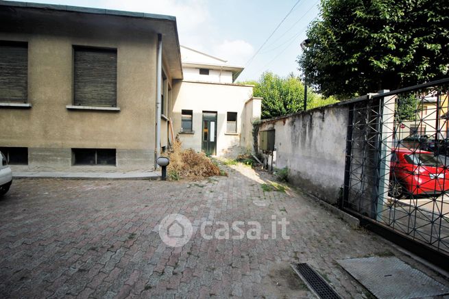 Capannone in commerciale in Via Roma