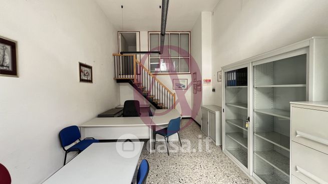Ufficio in commerciale in Via Briante 18