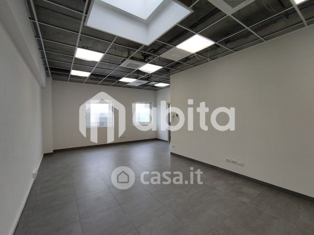 Ufficio in commerciale in Via Giulio Natta