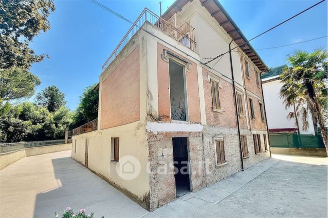 Attico/mansarda in residenziale in Viale Dante Alighieri