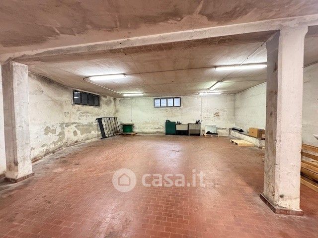 Box/posto auto in residenziale in Via I° Maggio 69