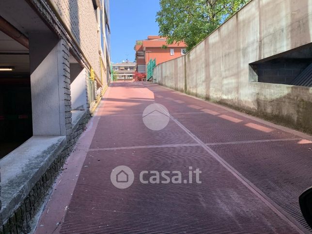 Box/posto auto in residenziale in Via XXV Aprile 37
