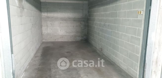 Garage/posto auto in residenziale in Corso Benedetto Cairoli