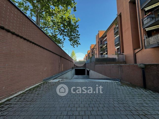 Box/posto auto in residenziale in Via Giambellino 117