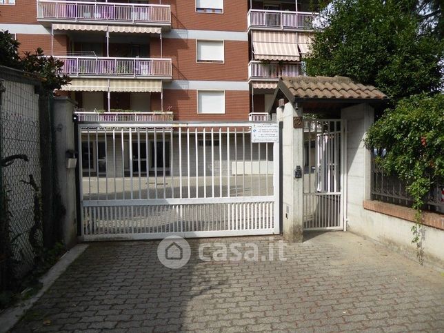 Box/posto auto in residenziale in Via Crenna