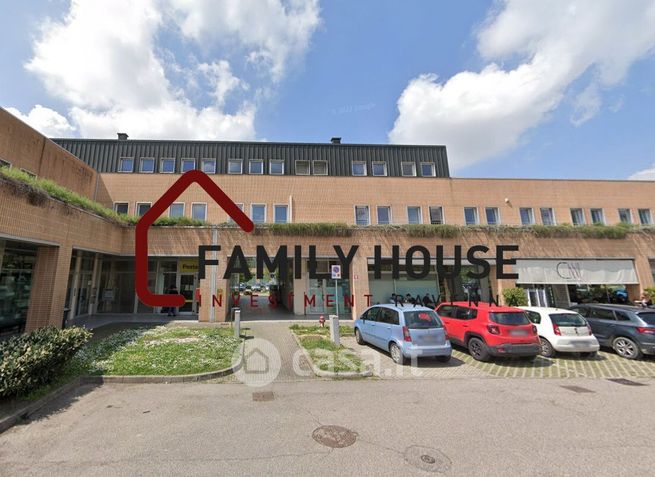 Ufficio in commerciale in Via Mengolina 15