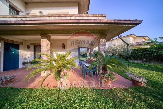 Villa in residenziale in Via Giuseppe di Vittorio 2 -34