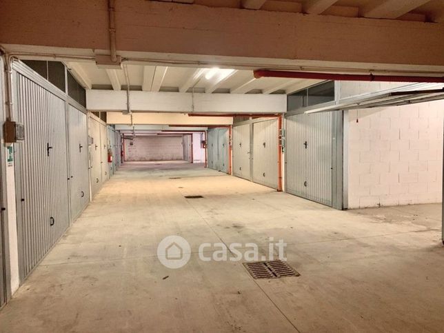 Garage/posto auto in residenziale in Via Prossedi 5