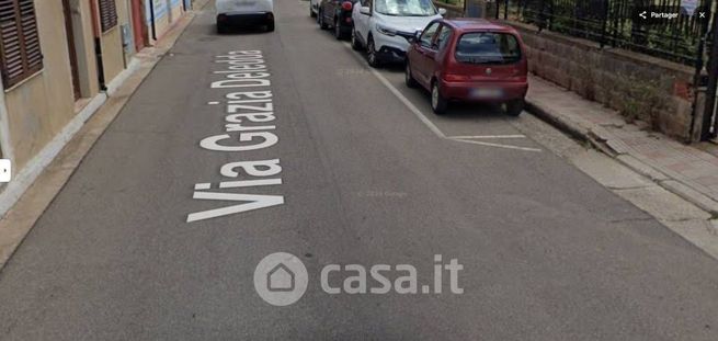 Box/posto auto in residenziale in Via Grazia Deledda 3