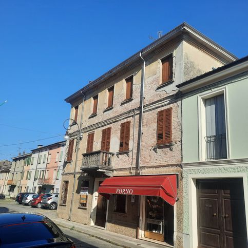 Casa indipendente in residenziale in Via Vittorio Emanuele 96
