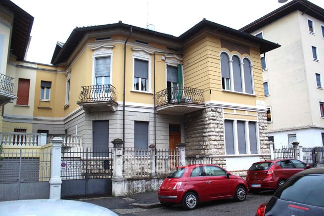 Casa indipendente in residenziale in Via Quarto dei Mille 4