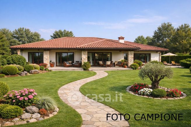 Casa indipendente in residenziale in Via Firenze