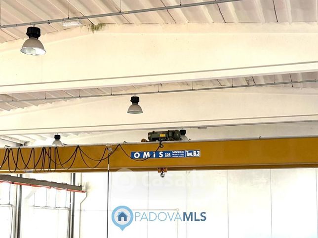 Capannone in commerciale in Piazza IV Novembre