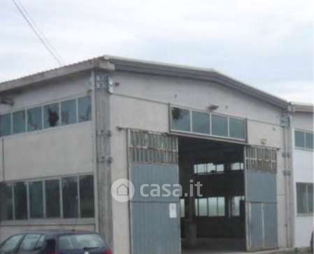 Capannone in commerciale in Via I Maggio